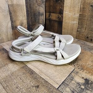 Skechers Women's Size 7 Goga Mat Sandals Gray White Strap Open Toe